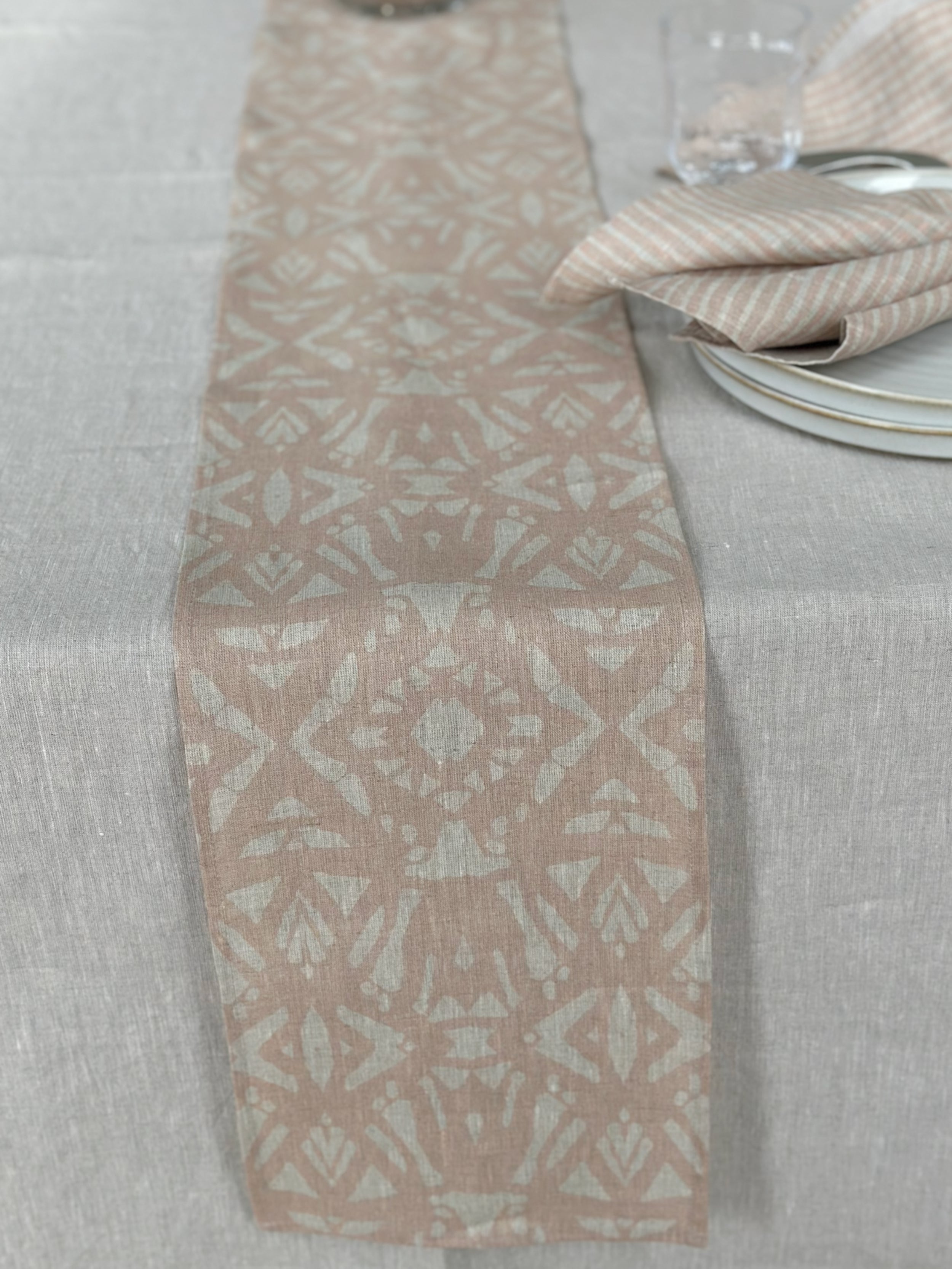 Festremsa Linblomma, Rosa